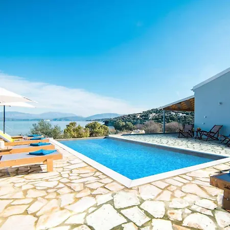 Villa Katostrato By *